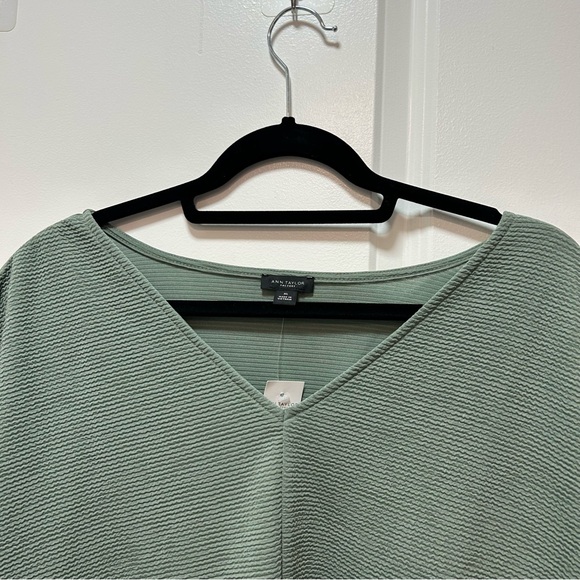 Ann Taylor Factory Textured Green V-Neck Blouse - Picture 3 of 12